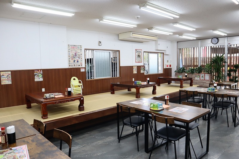 なかざ家の店内