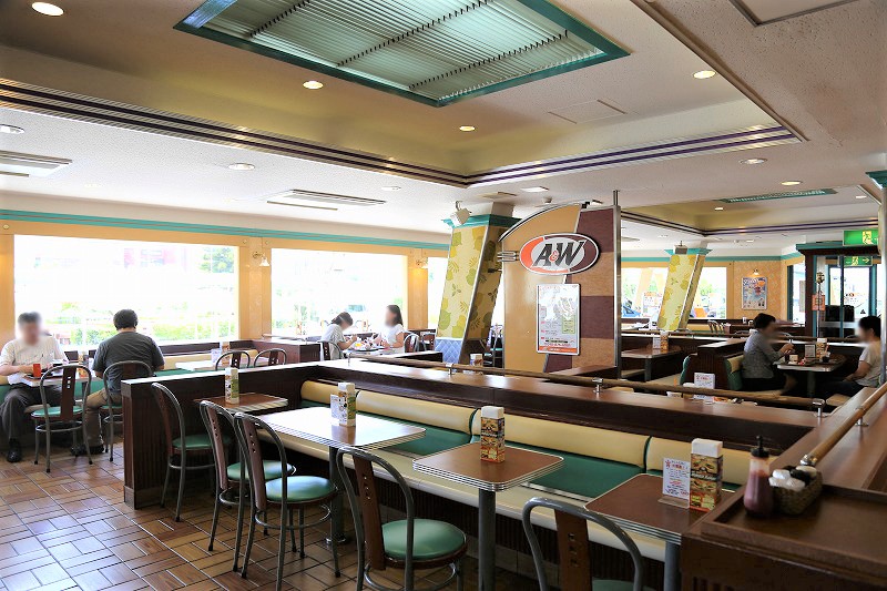 A&W牧港店の店内2