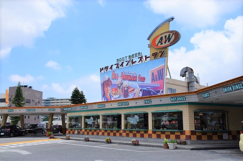 A&W牧港店の外観