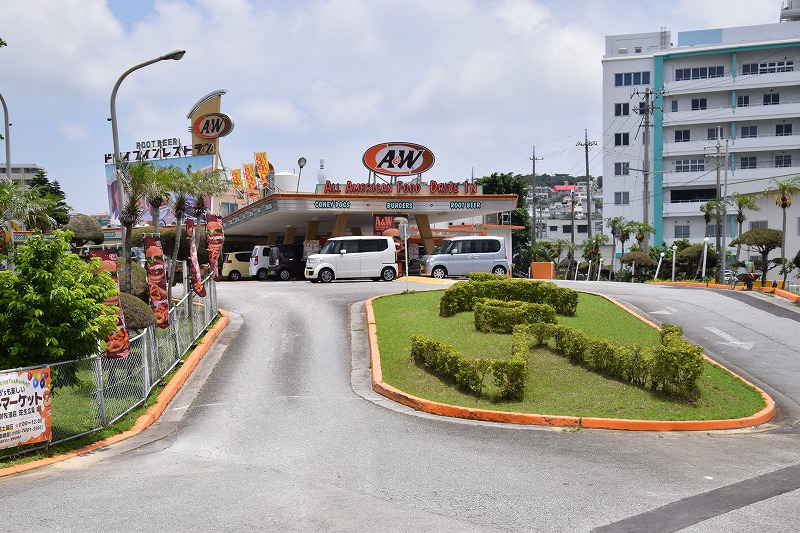 A&W牧港店の駐車場