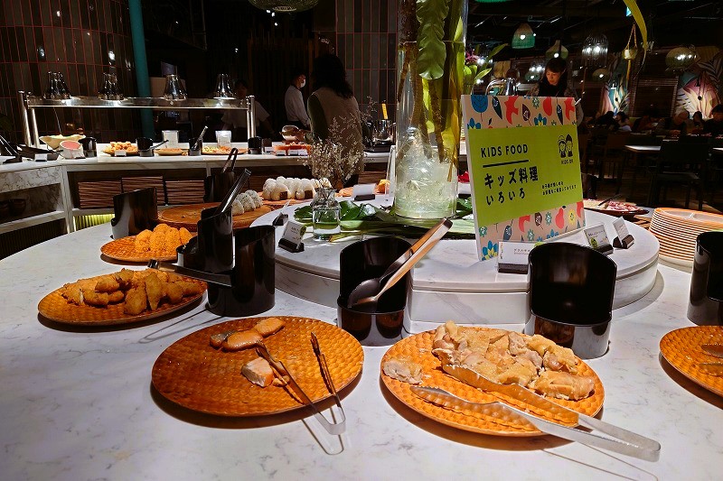 トゥインライン沖縄の夕食ブッフェ1